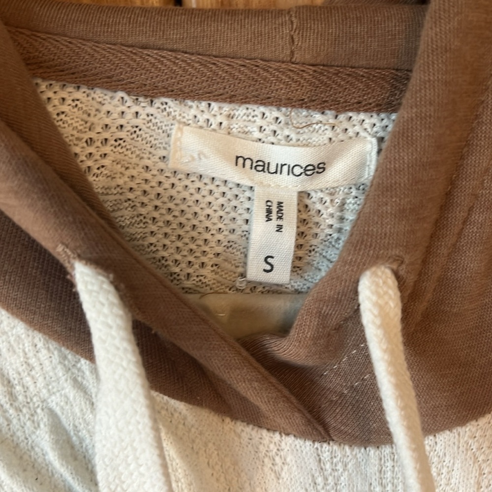 MOVING SALEšMauriceās hoodie - Picture 4 of 9